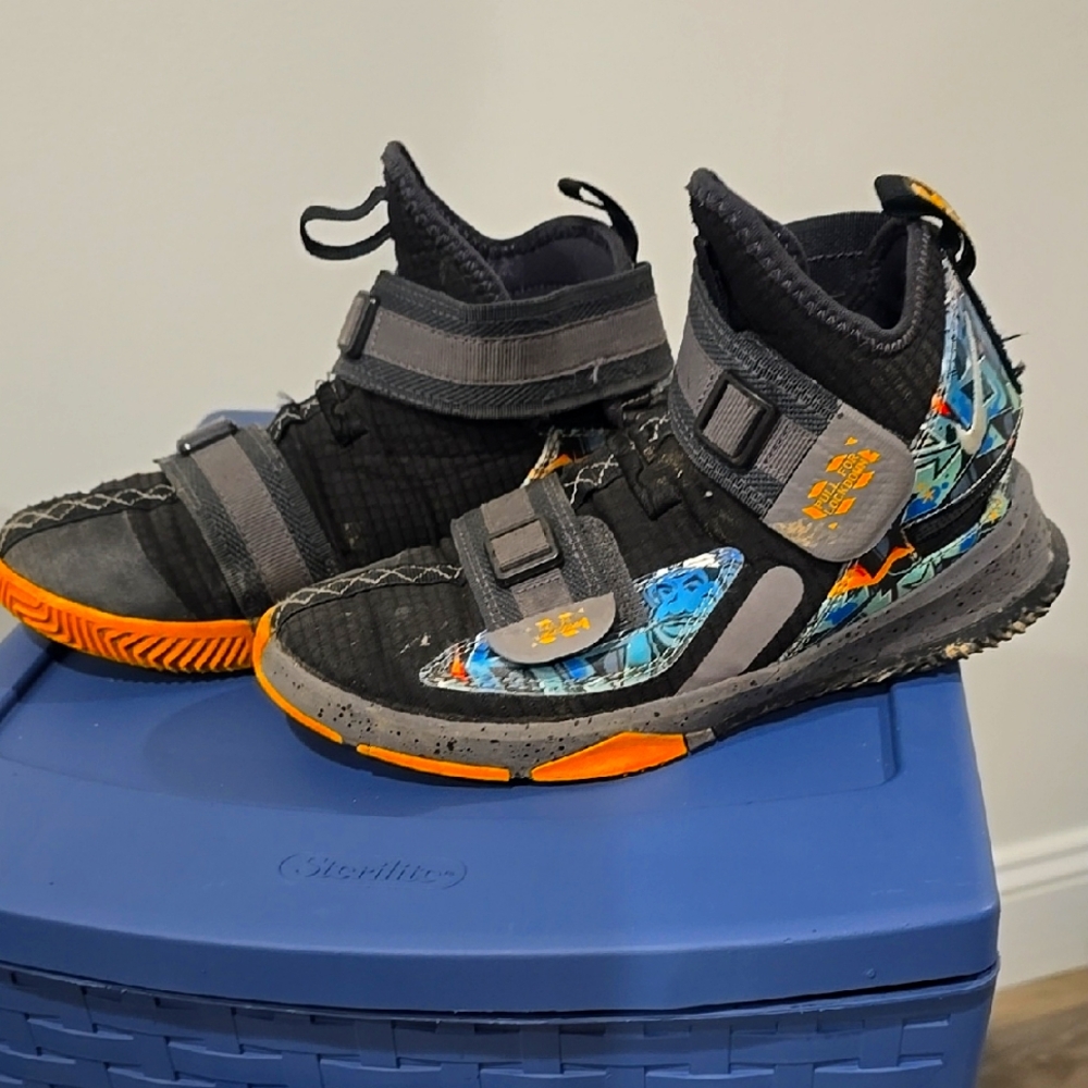 NIKE baskball Shoes